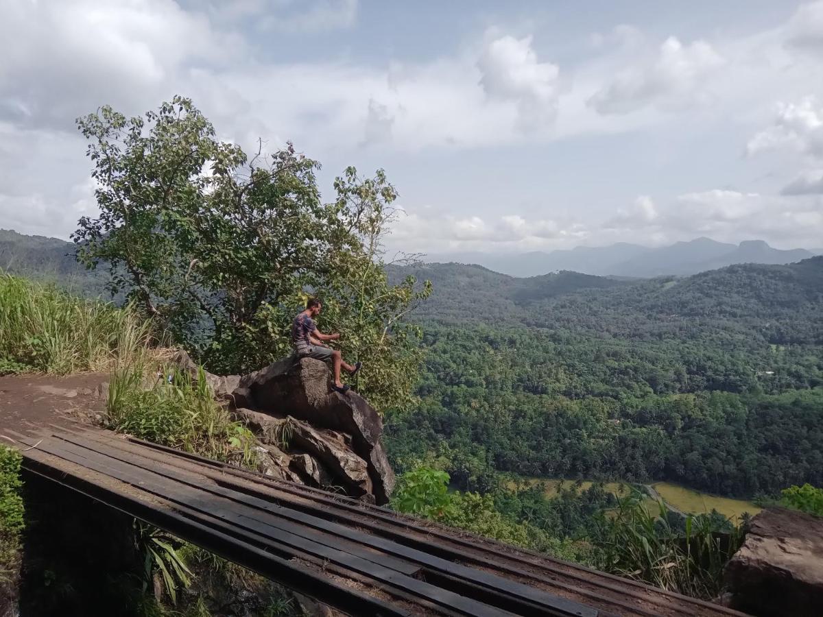Jungle Village Homestay Pinnawala  Esterno foto